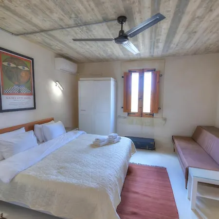 Hébergement de vacances Cozy Modernized Village House In With Large Roof Terrace Gz-dvel1-1 *