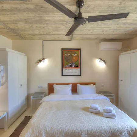 Cozy Modernized Village House In With Large Roof Terrace Gz-dvel1-1 Munxar