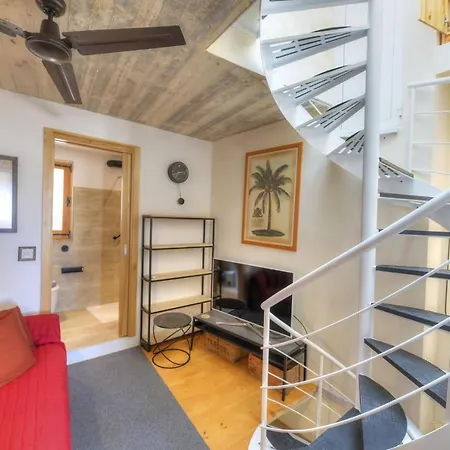 別荘 Cozy Modernized Village House In With Large Roof Terrace Gz-dvel1-1